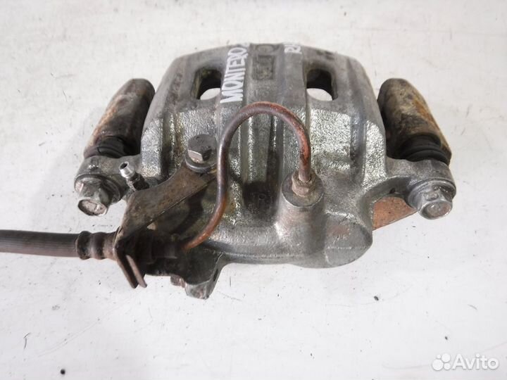 Суппорт передний правый Mitsubishi Montero II