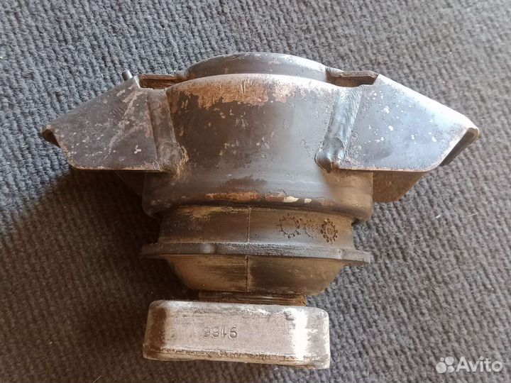 Подушка двигателя Фольксваген Пассат б3