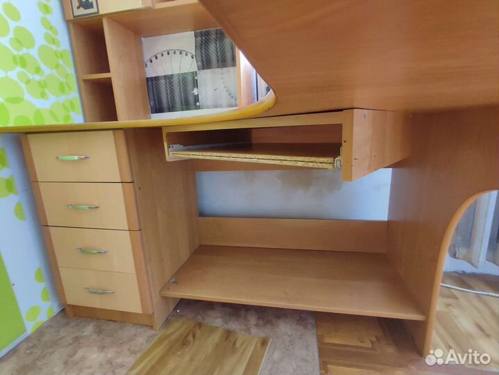 Стол угловой с тумбой