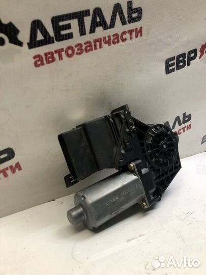 Мотор стеклоподъемника задний правый Volkswagen