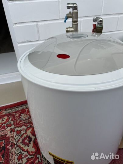 Бак для воды. Водонагреватель