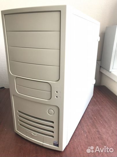 Корпуса InWin J523 Black и другие