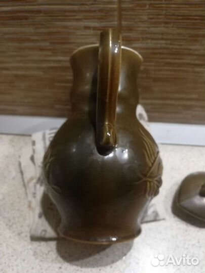 Глиняный кувшин для вина