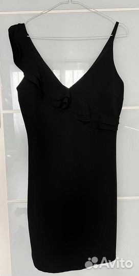 Женское черное платье 42