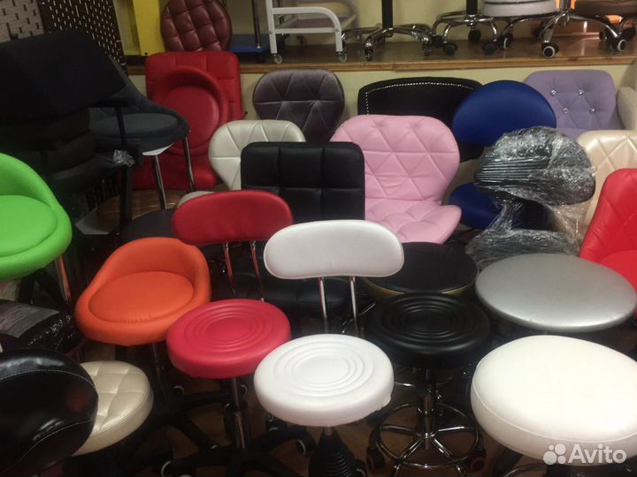 Стул для мастера маникюра