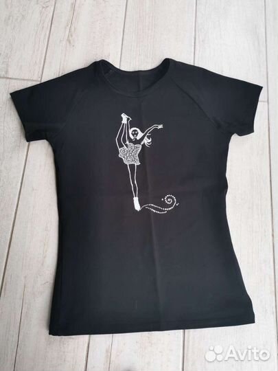 Футболка для занятий фигурным катанием