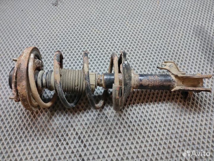 Амортизатор подвески передний правый Nissan Maxima