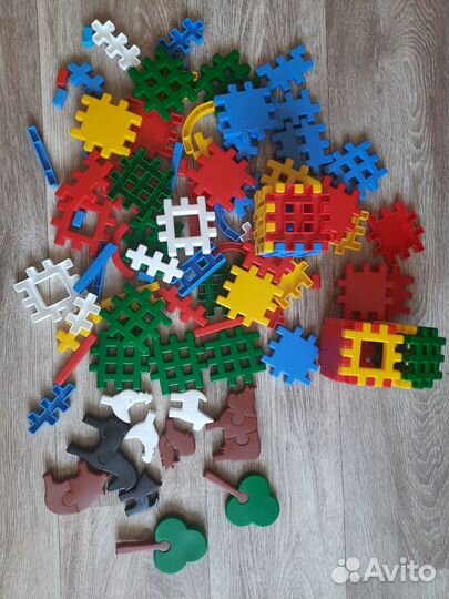 Кубики пластмассовые, конструкторы