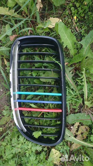 Цветные вставки на решетку