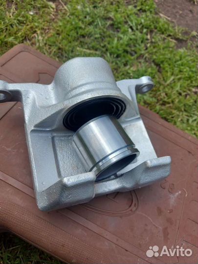 Суппорта передние Honda civic 8 4d Оригинал