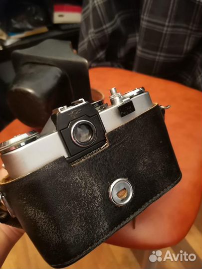 Плёночный фотоаппарат Зенит