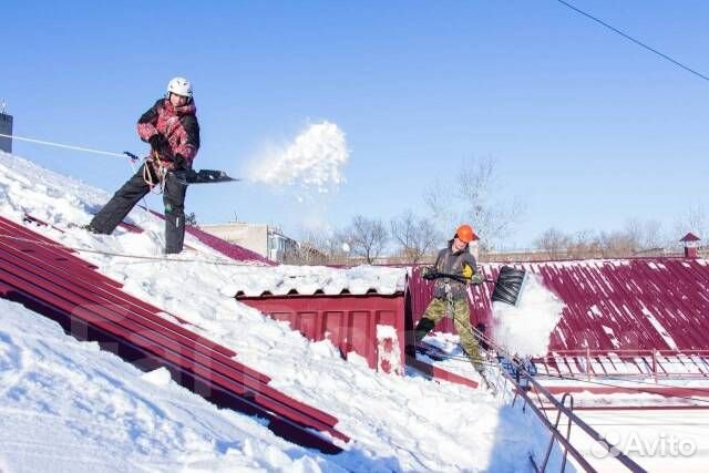 очистка кровли от снега и наледи рязань. очистка кровли от снега и наледи рязань. убирают сосульки. очистка крыш от снега. очистка кровли от снега и наледи рязань.