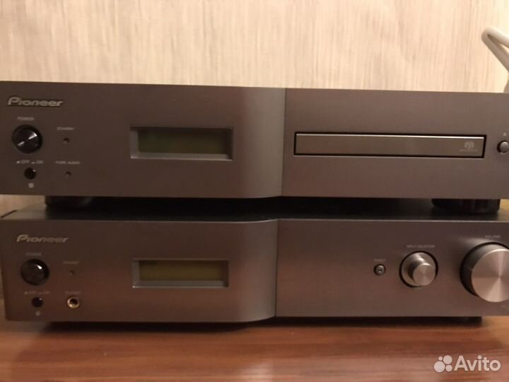 Проигрыватель компакт дисков и усилитель