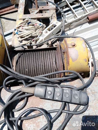 Под'емный стационарный кран 