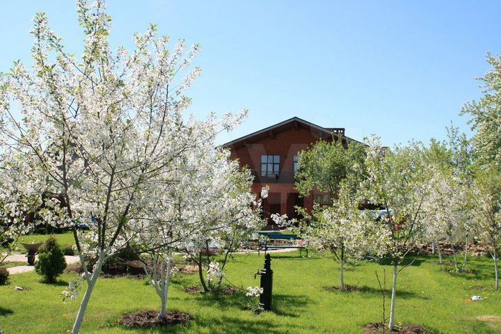 Коттедж 602 м² на участке 40 сот.