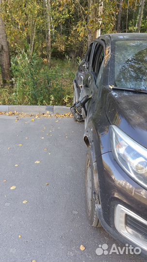 Renault Kaptur 2.0 МТ, 2016, битый, 258 294 км