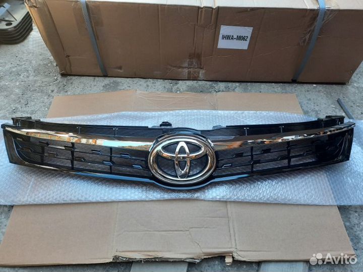 Решетка радиатора передняя Toyota Camry V55