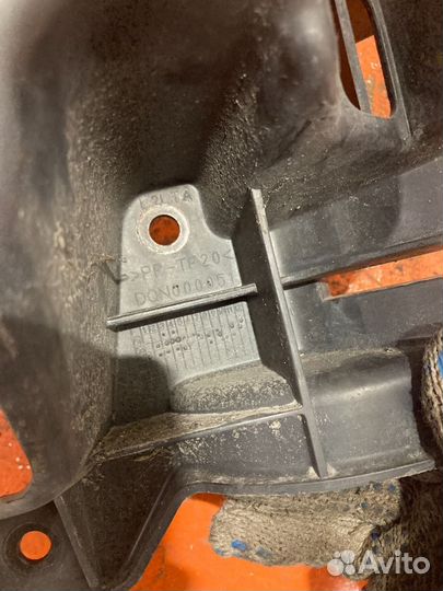 Кронштейн заднего бампера L Range Rover Sport 1