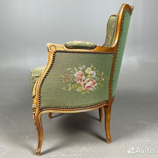 Кресло в стиле рококо
