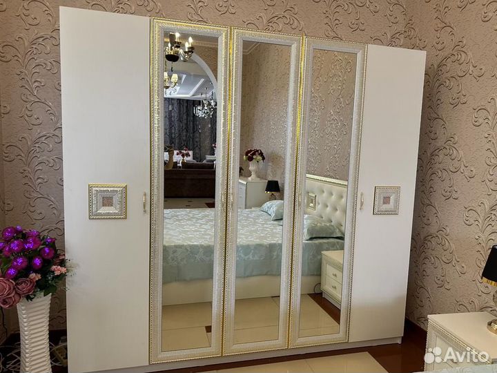 Спальный гарнитур