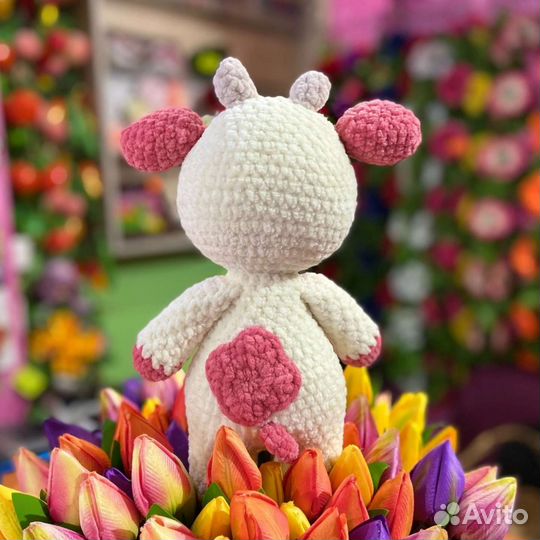 Вязанная плюшевая игрушка коровка ручная работа