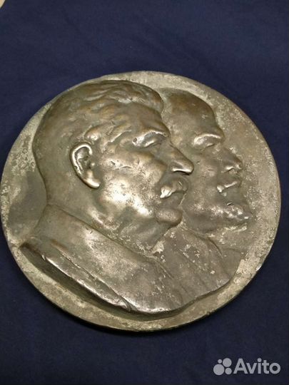 Барельеф, эмблема Сталин и Ленин с паровоза