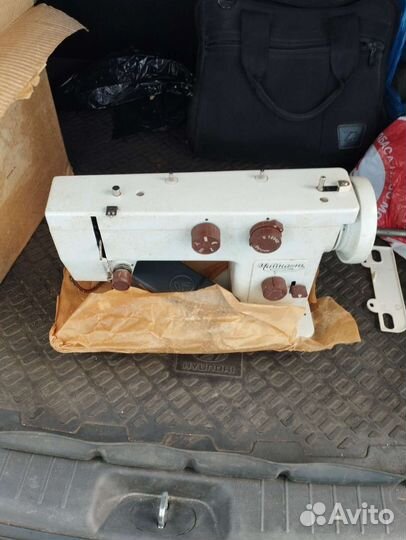 Швейная машина Чайка 143