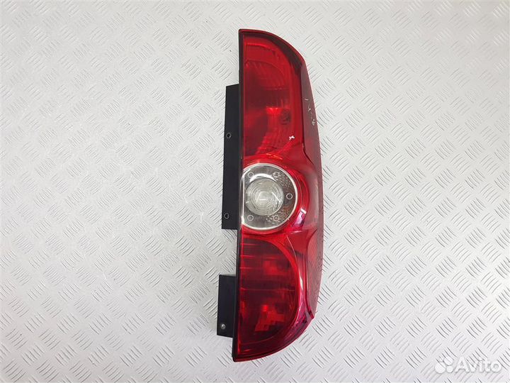 Фонарь задний правый Fiat Doblo