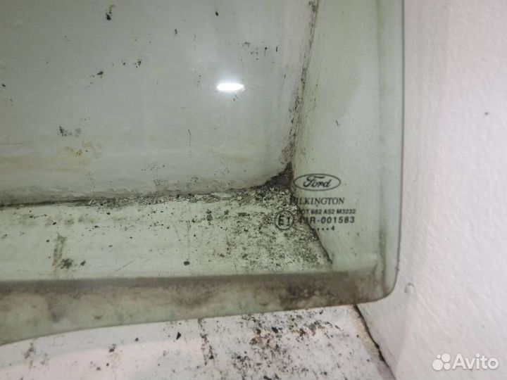 Стекло задней правой двери Ford Fiesta 5