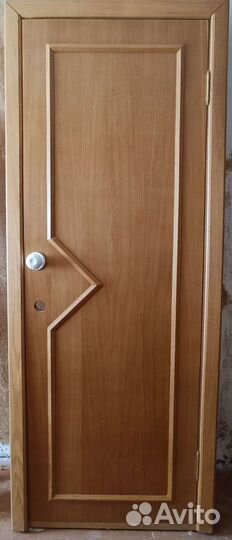 Дверь входная деревянная с коробкой