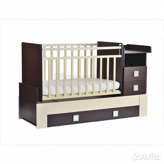 Детская кроватка маятником и пеленальным столиком