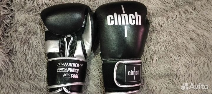 Боксерские перчатки clinch 12 унций. Шлем
