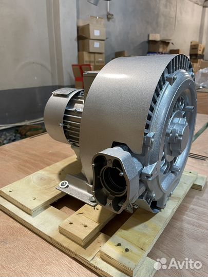 Вихревой вакуумный насос