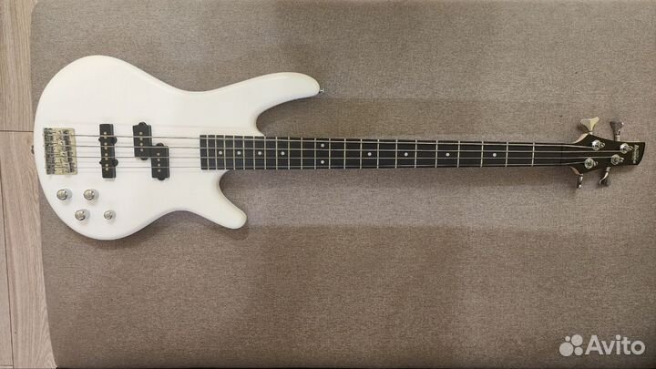 Басс гитара ibanez