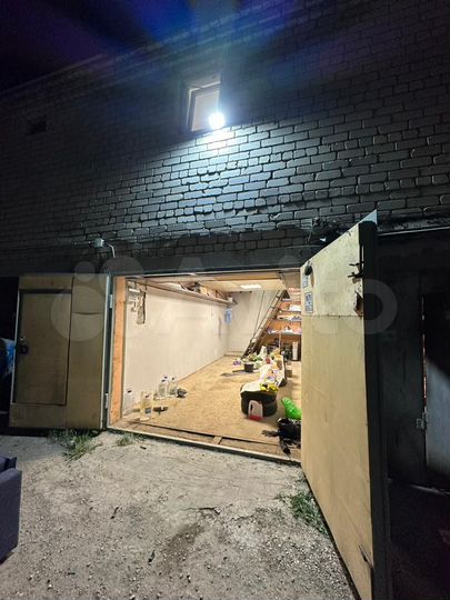 Гараж, > 30 м²