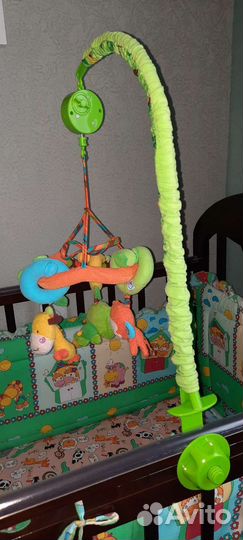 Музыкальный мобиль на кроватку