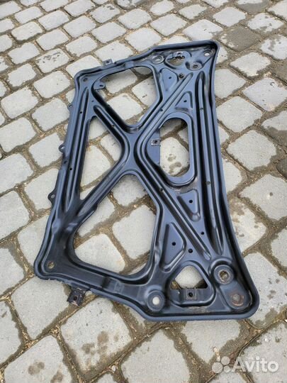 Мало б.у. траверса подрамника Audi A8 D4