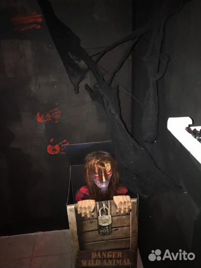 Волк - оборотень вылезающий из ящика