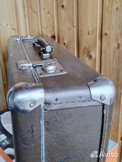 Чемодан ретро