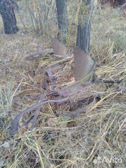 Антикварный конный двух лемехной плуг