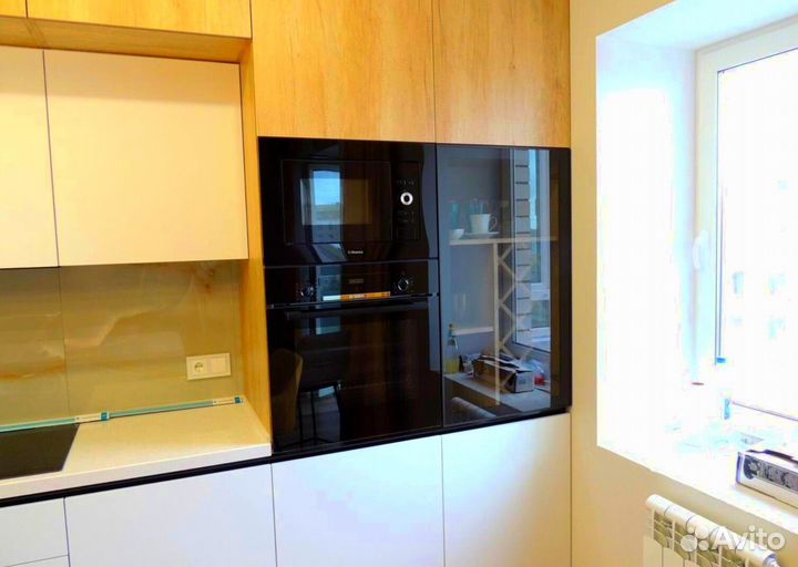 Угловая кухня на заказ до потолка