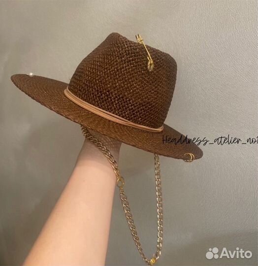 Шляпа соломенная федора коричневая с цепочкой и фу
