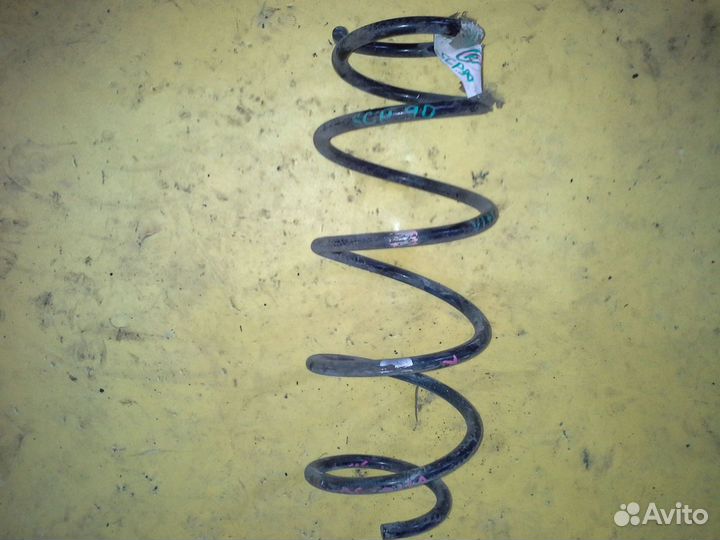 Пружина передняя на toyota vitz SCP90 2SZ