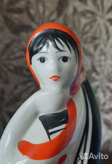 Фигурка, девушка с косой. Старая гжель