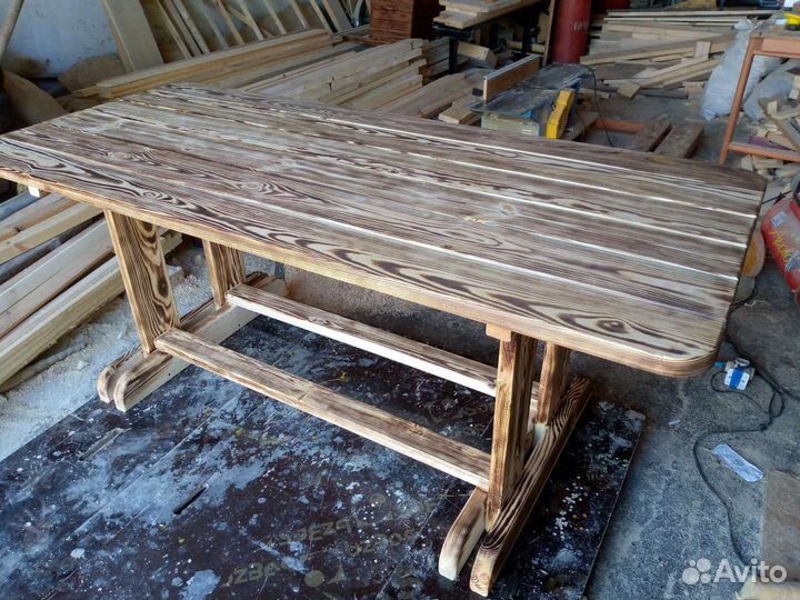 Стол из дерева