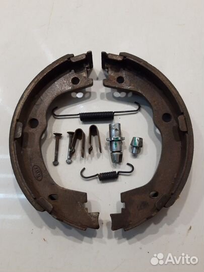 Тормозные колодки ручника левой стороны (Jac T6)