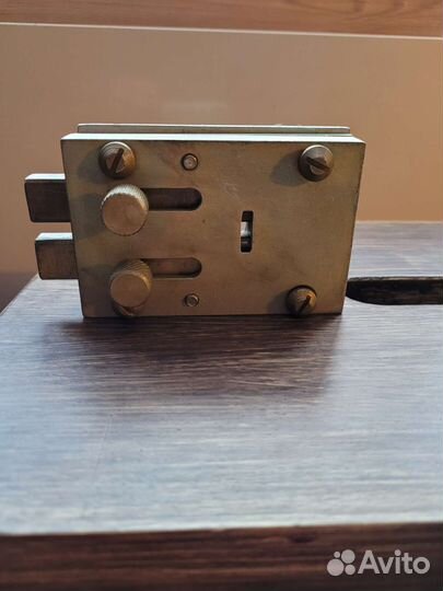 Замок дверной реечный