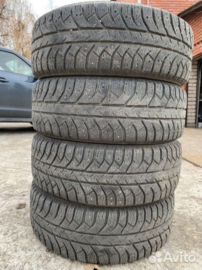 Bridgestone Ice Cruiser 7000 215/60 R17