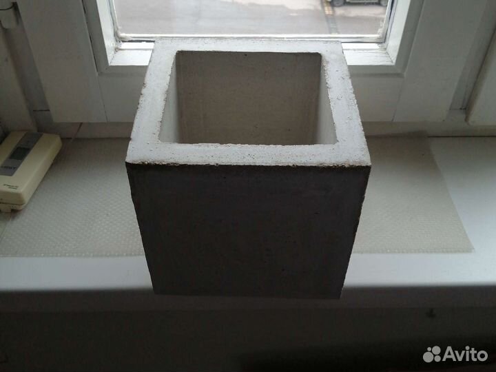 Вазон (кашпо) ёмкость из камня для туй, цветов