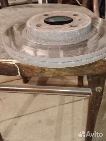 Передний тормозной диск passat b3